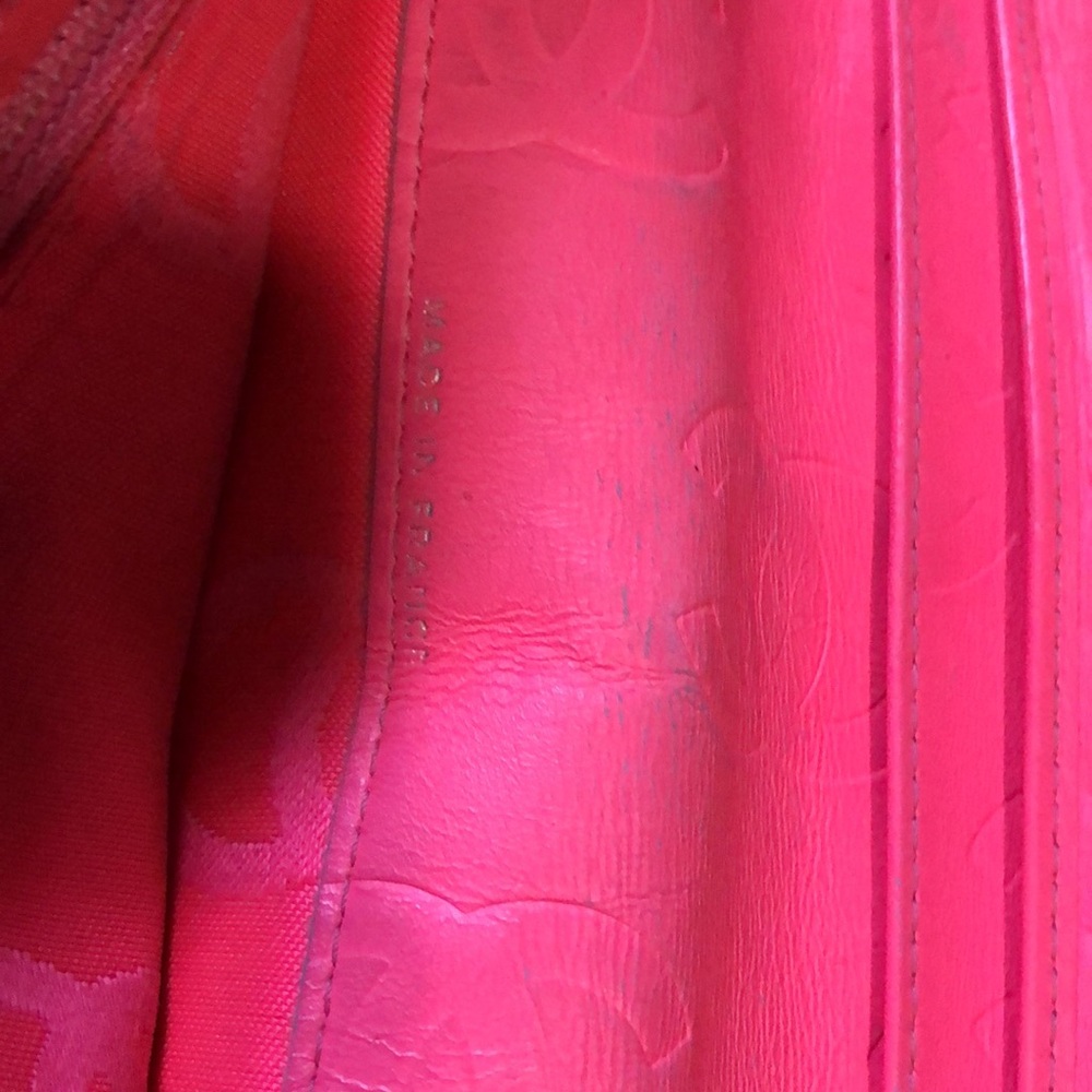 Chanel Black Quilted Wallet - Discolouration , major dirt areas inside AS IS - Picture 6 of 16